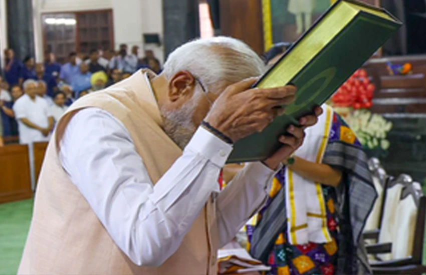 पीएम मोदी ने संविधान दिवस पर नागरिकों को लिखी चिट्ठी, वोट करके लोकतंत्र को मजबूत करने की अपील