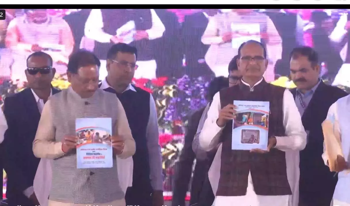 केंद्रीय मंत्री शिवराज सिंह चौहान ने धमतरी में किया ‘छत्तीसकला’ ब्राण्ड और डिजिटल फाइनेंस बुकलेट का विमोचन