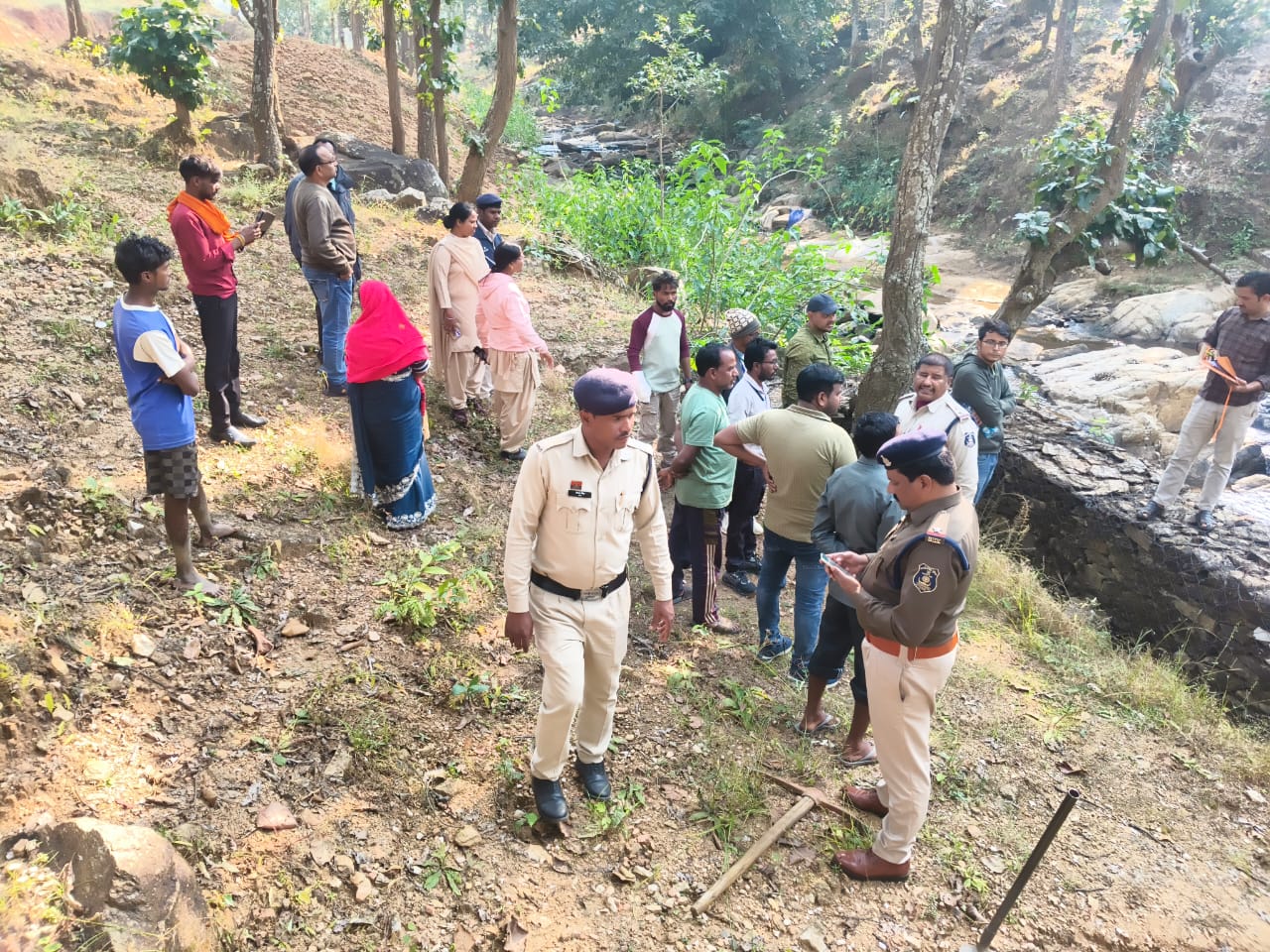 बिग ब्रेकिंग: सरगुजा में सनसनीखेज खुलासा: प्रेम प्रसंग में प्रेमी ने की प्रेमिका की हत्या, महीनों बाद नाले के पास दफन मिली लाश