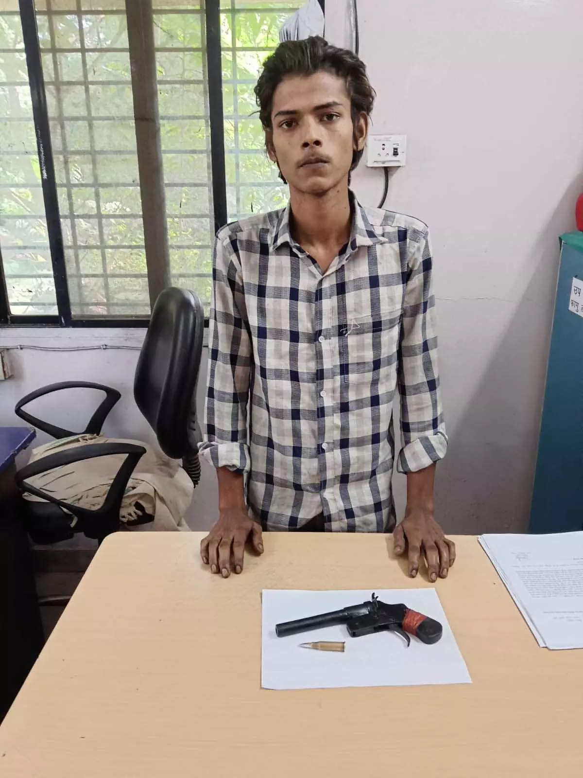 रायपुर: उरकुरा रेलवे स्टेशन के पास बंदूक लहराने वाला बदमाश गिरफ्तार