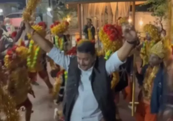 बिलासपुर: विधायक सुशांत शुक्ला का देसी अंदाज वायरल, राउत नाचा में दिखा जोश