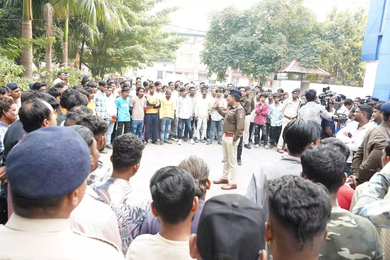रायपुर पुलिस का विशेष अभियान: 352 अपराधिक तत्वों को समझाईश, 96 पर कानूनी कार्रवाई