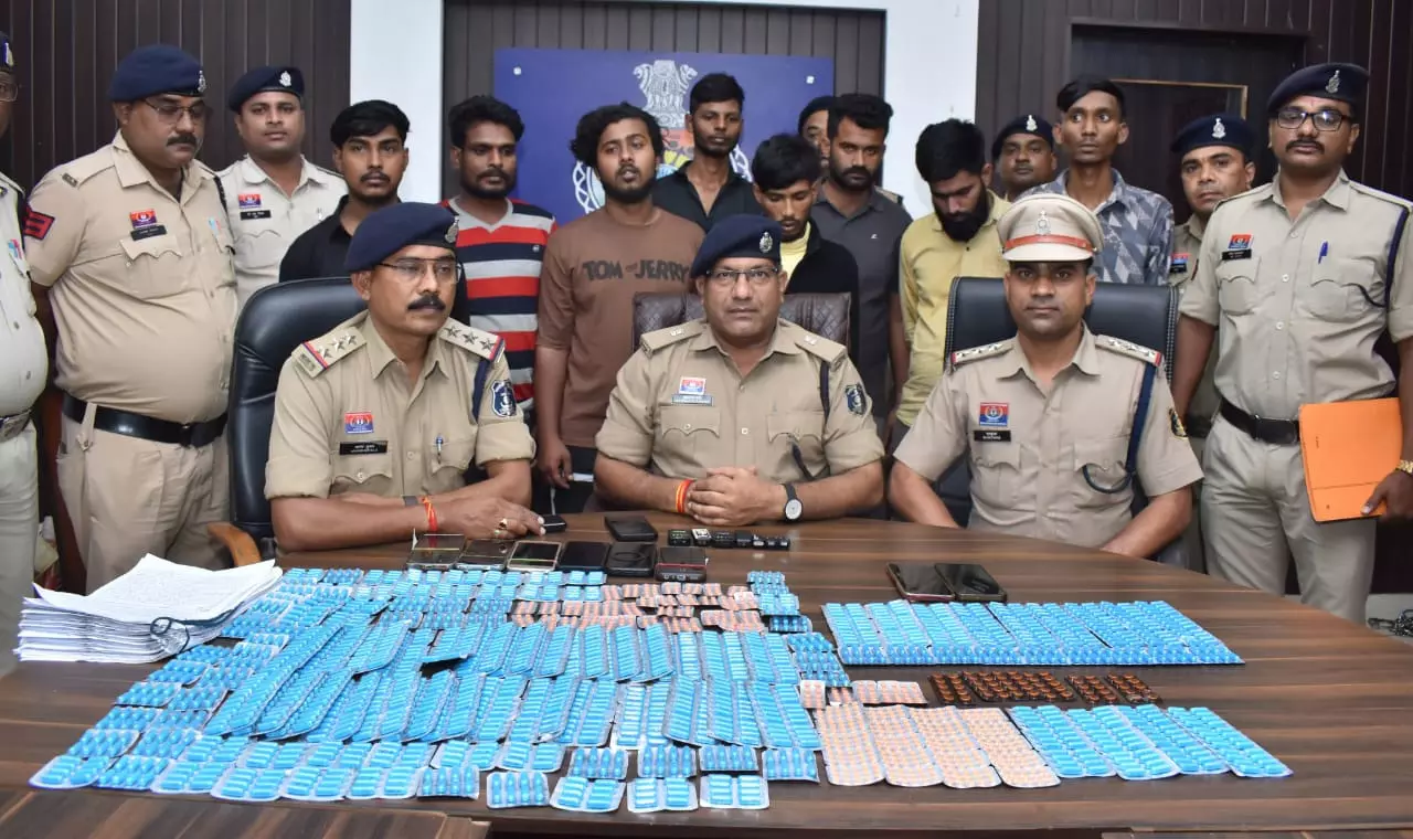 दुर्ग में 8 तस्कर गिरफ्तार, 2 हजार से अधिक नशीली कैप्सूल जब्त