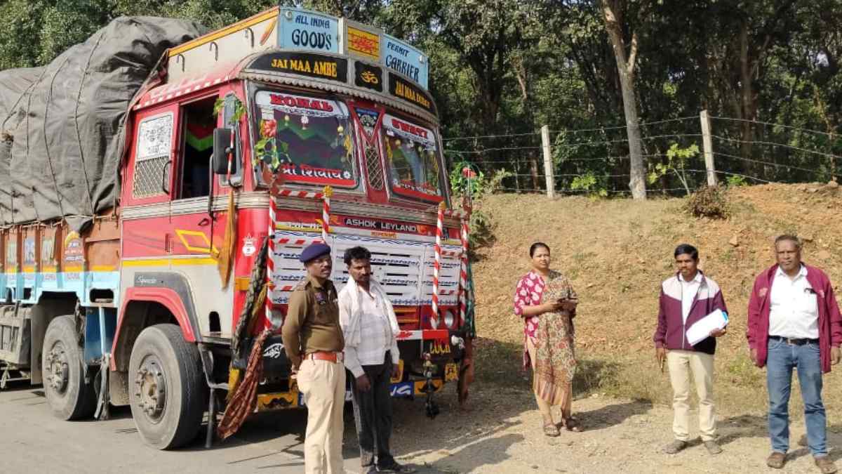अवैध धान परिवहन पर प्रशासन की बड़ी कार्रवाई,महाराष्ट्र से आने वाला ट्रक जब्त, दो बिचौलियों के घर दबिश—कुल 414 क्विंटल धान बरामद