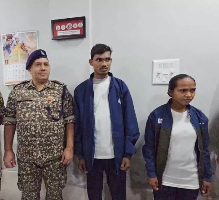 CG BREAKING: 20 लाख के इनामी नक्सली दंपती ने किया आत्मसमर्पण