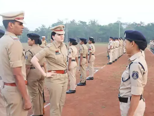 राजनांदगांव: एसपी अंकिता शर्मा ने पुलिस जवानों की समस्याएं सुनी और निराकरण का आश्वासन दिया