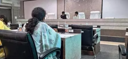 दंतेवाड़ा: कलेक्टर ने कोटवारों के रिक्त पदों की पूर्ति और राजस्व प्रकरणों की निराकरण पर दिए निर्देश