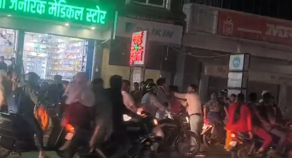 बिलासपुर: शराबी युवक ने कार से राहगीरों को कुचलने की कोशिश, पुलिसकर्मी का भाई बताया खुद को