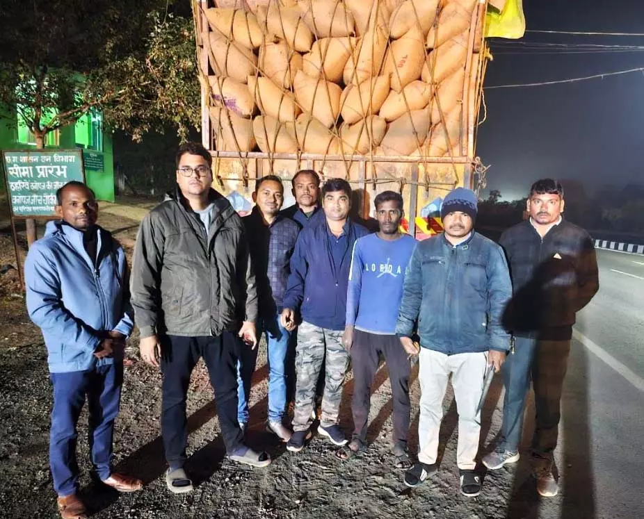 CG: अवैध धान परिवहन पर प्रशासन की सख्त कार्रवाई, महासमुंद में 694 बोरा जब्त