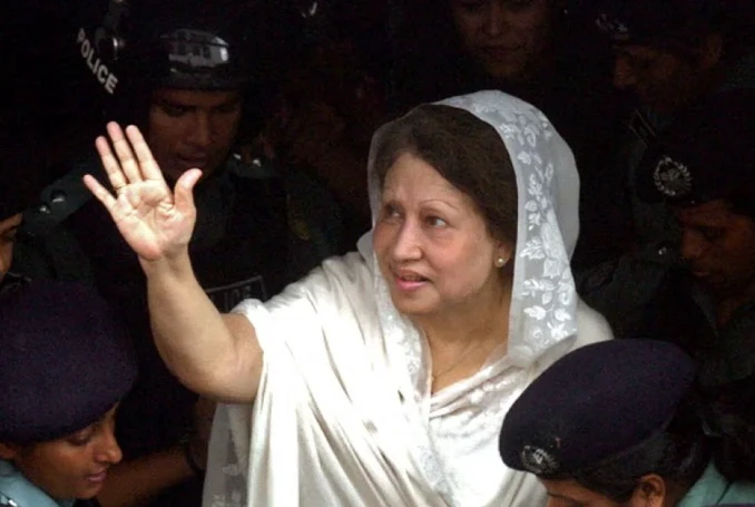 बीमारी से हारीं ‘आयरन लेडी’ खालिदा जिया, थम गई बांग्लादेश की राजनीति की एक जुझारू आवाज़