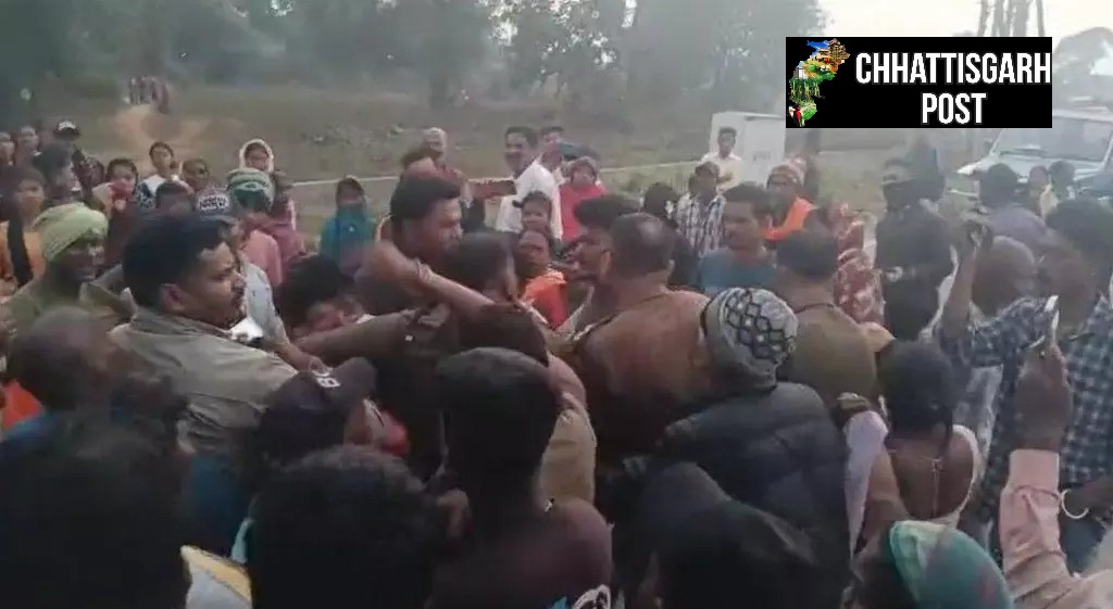 कोरबा में आबकारी टीम पर ग्रामीणों का हमला, अधिकारी 2 घंटे तक बंधक, वाहन में तोड़फोड़