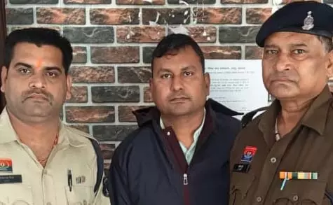 रायपुर: बैंक कर्मचारी ने फर्जी खाता खोलकर किया अवैध लेन-देन, गिरफ्तार