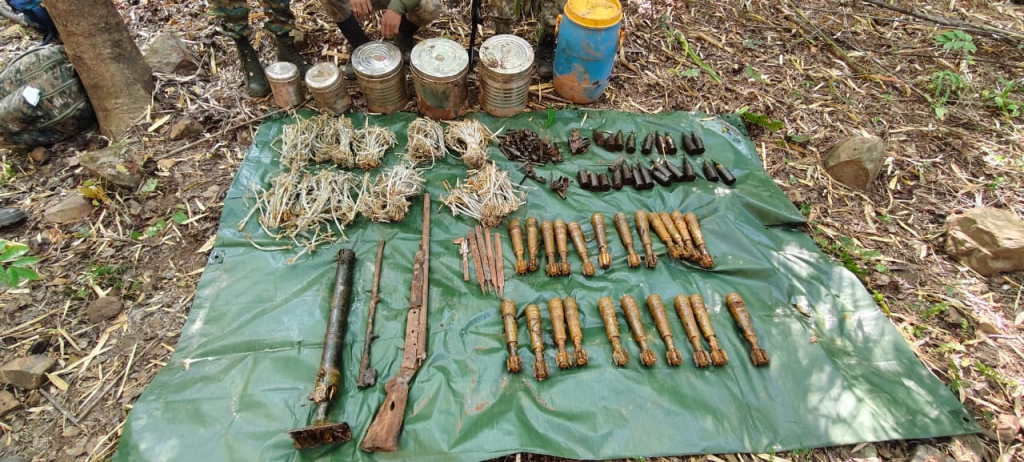 छत्तीसगढ़-ओडिशा बॉर्डर पर बड़ा खुलासा: नक्सल डंप से बरामद IED और हथियार, जवानों ने बड़ी साजिश नाकाम की