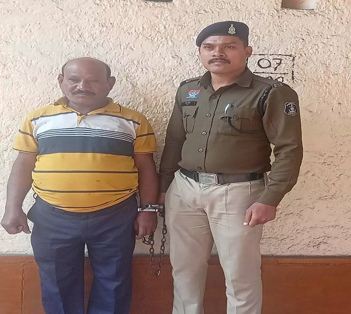 “रायपुर में नशे का काला खेल बेनकाब! उरला पुलिस की घेराबंदी में पकड़ा गया 1.390 KG गांजा… आखिर किसके इशारे पर चल रहा था ये गोरखधंधा?”