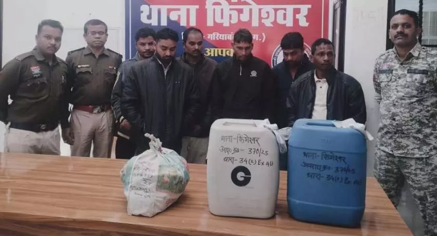 गरियाबंद: पुलिस की चेकिंग में 6 शराब तस्कर गिरफ्तार, 77.56 लीटर अवैध शराब जब्त