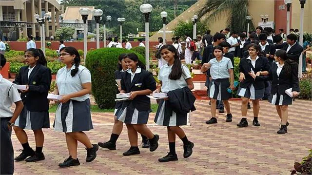 Delhi School Fees Shocker: क्या अब खत्म होगी मनमानी? नई फीस रेगुलेशन कानून से प्राइवेट स्कूलों में मचा हड़कंप!