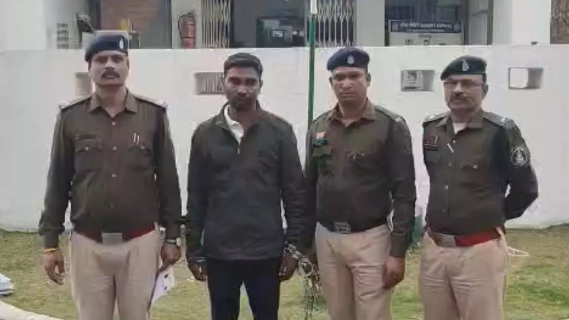 क्लासरूम से करोड़ों की लूट! शिक्षक निकला ठग गिरोह का मास्टरमाइंड, 1500 करोड़ की सबसे बड़ी शेयर ठगी का खुलासा