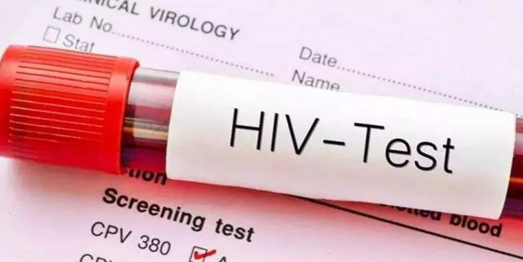 HIV संक्रमित गर्भवती महिला की पहचान उजागर, मेडिकल कॉलेज स्टाफ पर गंभीर आरोप HIV संक्रमित गर्भवती महिला की पहचान उजागर, मेडिकल कॉलेज स्टाफ पर गंभीर आरोप