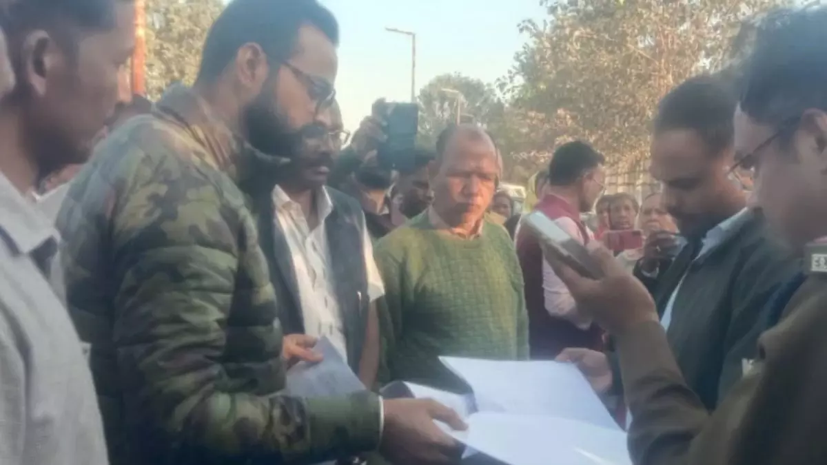 तहसीलदार–पटवारी पर 70 एकड़ सरकारी भूमि बेचने का आरोप, कलेक्टर के पास पहुँची लिखित शिकायत तहसीलदार–पटवारी पर 70 एकड़ सरकारी भूमि बेचने का आरोप, कलेक्टर के पास पहुँची लिखित शिकायत