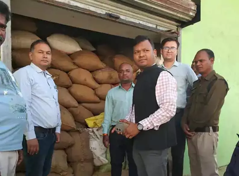 बलौदाबाजार में प्रशासन का सख्त कदम! 605 बोरी अवैध धान जब्त, हड़कंप मचा