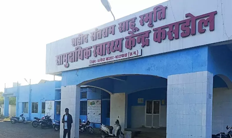 नर्स की लाश स्वास्थ्य केंद्र की छत पर मिली, जिले में सनसनी — स्वास्थ्य विभाग में मचा हड़कंप नर्स की लाश स्वास्थ्य केंद्र की छत पर मिली, जिले में सनसनी — स्वास्थ्य विभाग में मचा हड़कंप