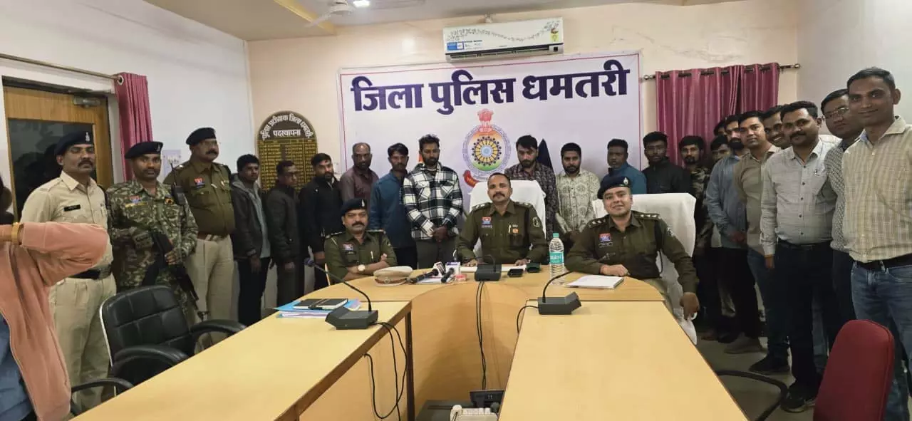 धमतरी पुलिस ने फर्जी इनकम टैक्स टीम का किया भंडाफोड़, 12 सदस्य गिरफ्तार