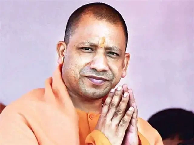 “साहब! बड़े अफसर ने मेरी पत्नी को…” रोते पति की चिट्ठी CM योगी तक पहुंची, DM के उड़ गए होश, मच गया प्रशासन में हड़कंप