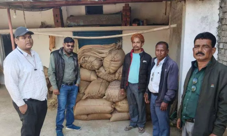 रायपुर में अवैध धान पर बड़ी कार्रवाई: 102 क्विंटल धान जब्त, वहीं दिल्ली में बृजमोहन अग्रवाल ने की कैलाश विजयवर्गीय से मुलाकात