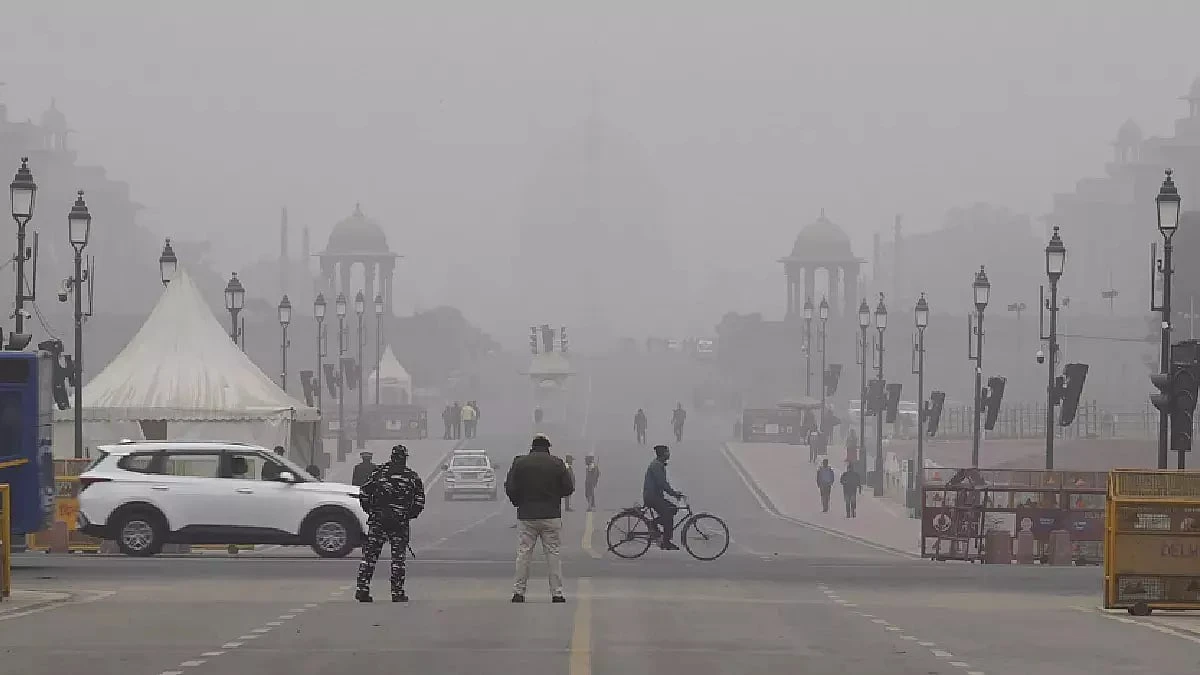  Delhi Weather Horror Alert! धुंध ने बनाई ‘Deadly Wall’, पारा बेकाबू होकर नीचे फिसला… AQI 300 पार, IMD ने दी बड़ी चेतावनी!