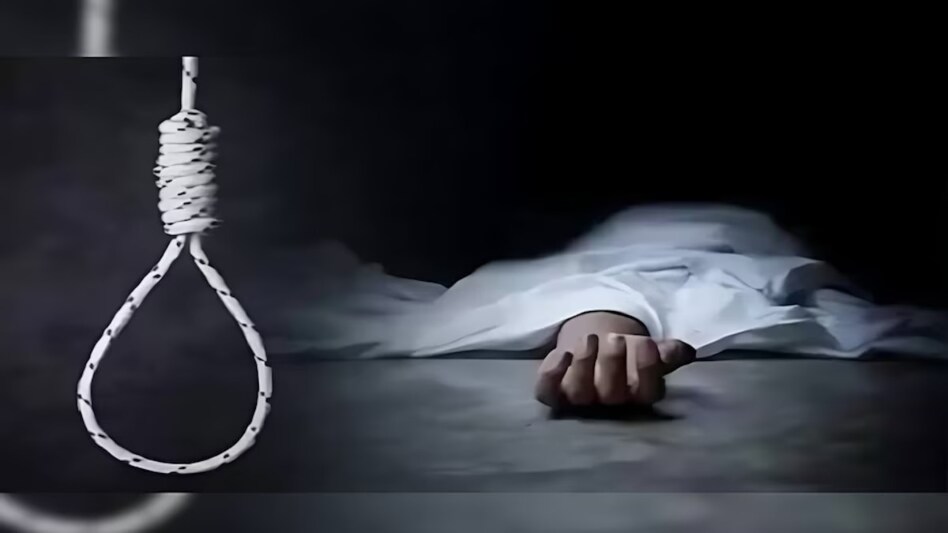 ‘5 लीटर दूध के पैसे चुका देना…’ सुसाइड नोट की आख़िरी लाइन ने हिला दिया पूरा इलाका, महिला टीचर ने चुन ली मौत ‘5 लीटर दूध के पैसे चुका देना…’ सुसाइड नोट की आख़िरी लाइन ने हिला दिया पूरा इलाका, महिला टीचर ने चुन ली मौत
