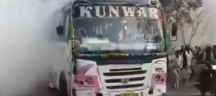 सूरजपुर में यात्रियों की सूझबूझ से बड़ा हादसा टला, यात्री बस में लगी आग, 40 से अधिक लोग सुरक्षित बाहर निकले