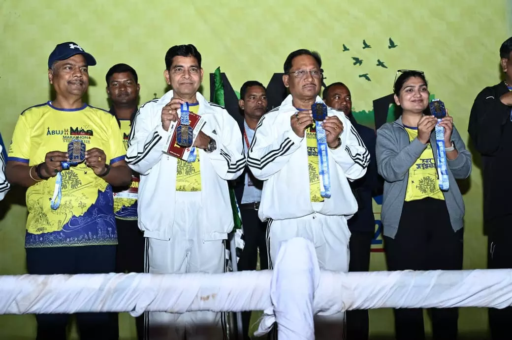 कभी खौफ का गढ़, आज अमन की मिसाल! अबूझमाड़ की धरती से गूंजा शांति का ऐलान… कभी खौफ का गढ़, आज अमन की मिसाल! अबूझमाड़ की धरती से गूंजा शांति का ऐलान…