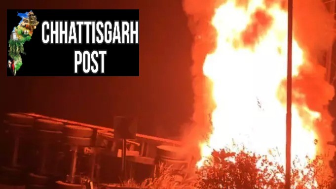 बीजापुर में ट्रेलर हादसा, बिजली खंभे से टकराई और जलकर खाक