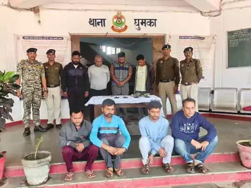 राजनांदगांव में जुए का अड्डा ध्वस्त: बाड़ी के पास पुलिस की दबिश, 8 जुआरी रंगे हाथ गिरफ्तार राजनांदगांव में जुए का अड्डा ध्वस्त: बाड़ी के पास पुलिस की दबिश, 8 जुआरी रंगे हाथ गिरफ्तार