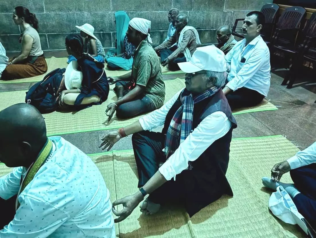 समंदर के बीच मौन साधना… विवेकानंद रॉक पर ध्यान में लीन दिखे MP बृजमोहन अग्रवाल, तस्वीरों ने खींचा सबका ध्यान