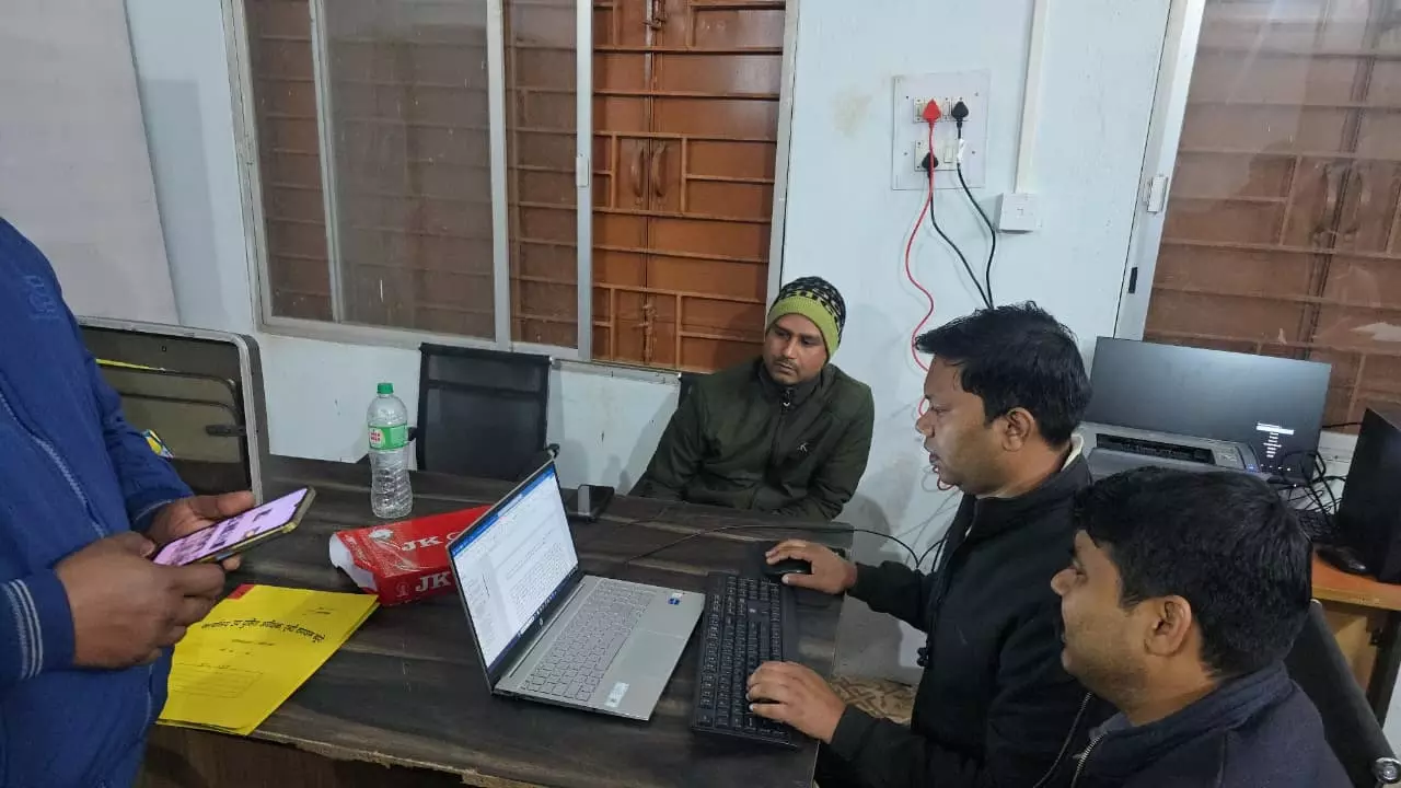 अंबिकापुर: महिला एवं बाल विकास विभाग के भ्रष्ट बाबू को ACB ने रिश्वत लेते रंगे हाथ गिरफ्तार