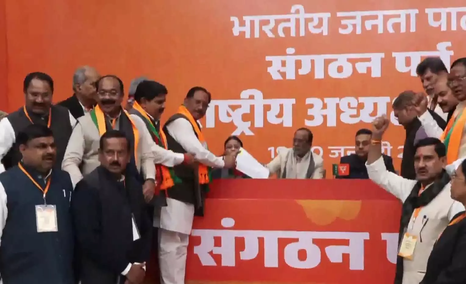  लोकभवन में लोकतंत्र की बड़ी जिम्मेदारी सौंपी गई! नए मुख्य सूचना आयुक्त और राज्य सूचना आयुक्तों ने ली शपथ, पारदर्शिता की कमान अब नए हाथों में