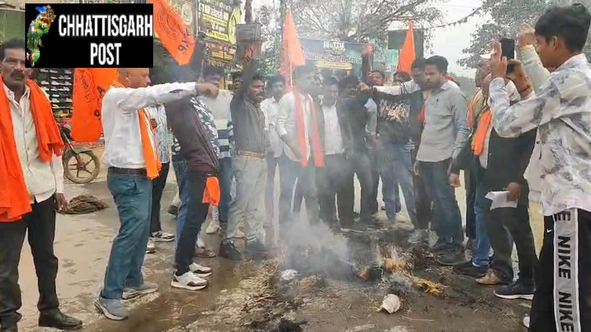 गरियाबंद में ‘राम’ वाला प्रश्नपत्र विवाद, हिन्दू संगठनों ने डीईओ का पुतला फूंका