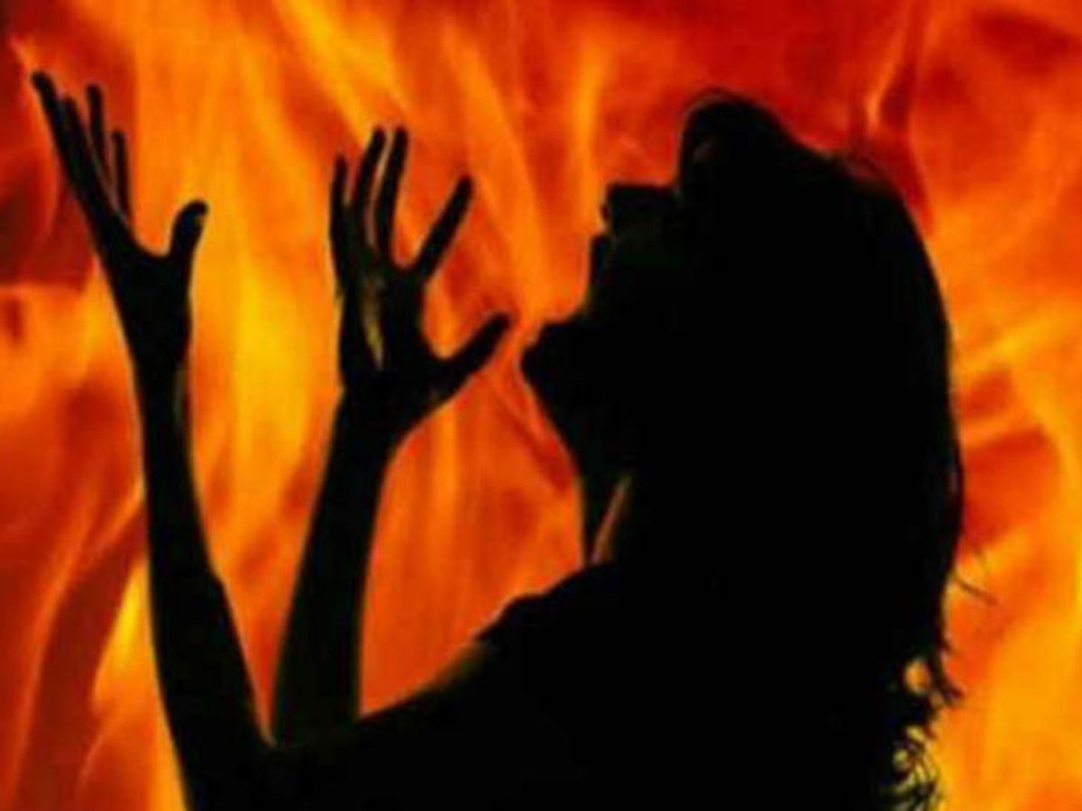 Husband Wife Korba News: शक की आग में जल गया रिश्ता! अवैध संबंध के संदेह में हैवान बना पति, पत्नी को जिंदा जलाया—कोरबा में दिल दहला देने वाली वारदात
