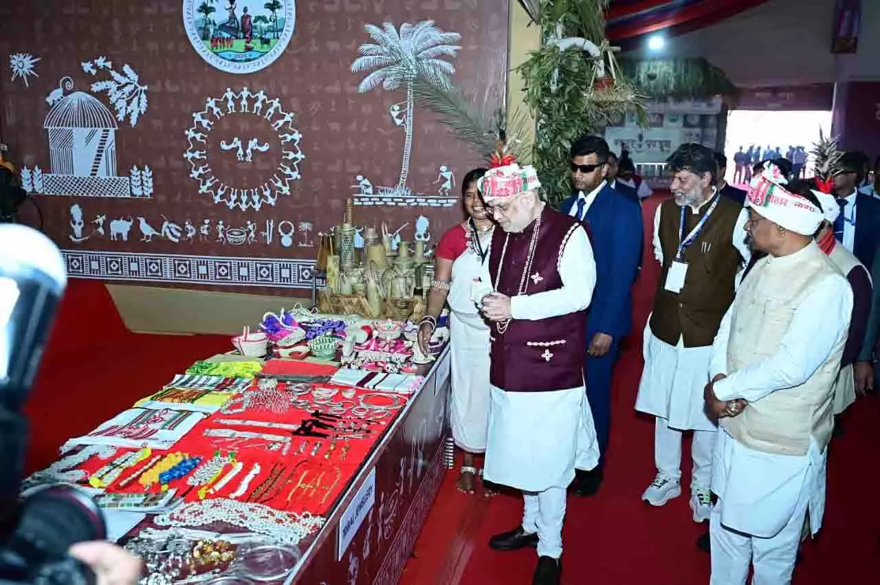 अमित शाह ने देखा बस्तर की जनजातीय विरासत का वैभव, विजेता दलों से मिलकर बढ़ाया उत्साह