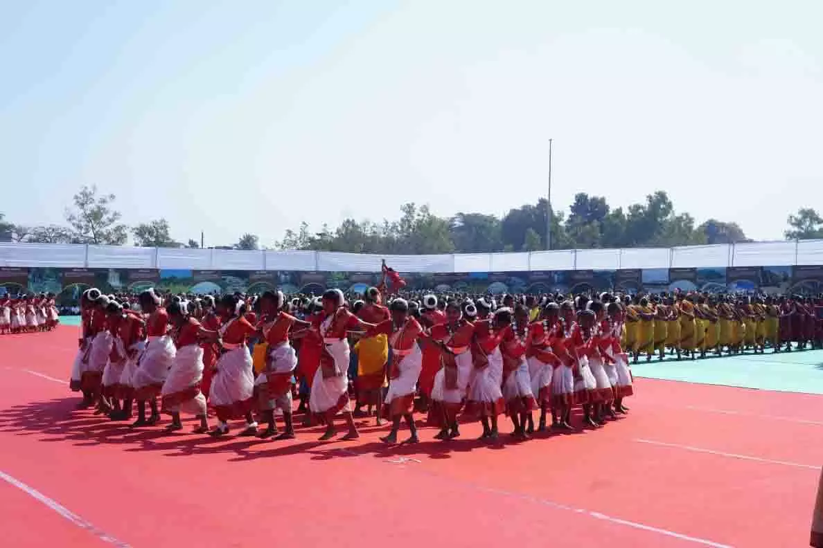 हजारों बच्चों की प्रस्तुति ने रोक दी अमित शाह की सांसें! तालियों से गूंज उठा बस्तर पंडुम का मंच