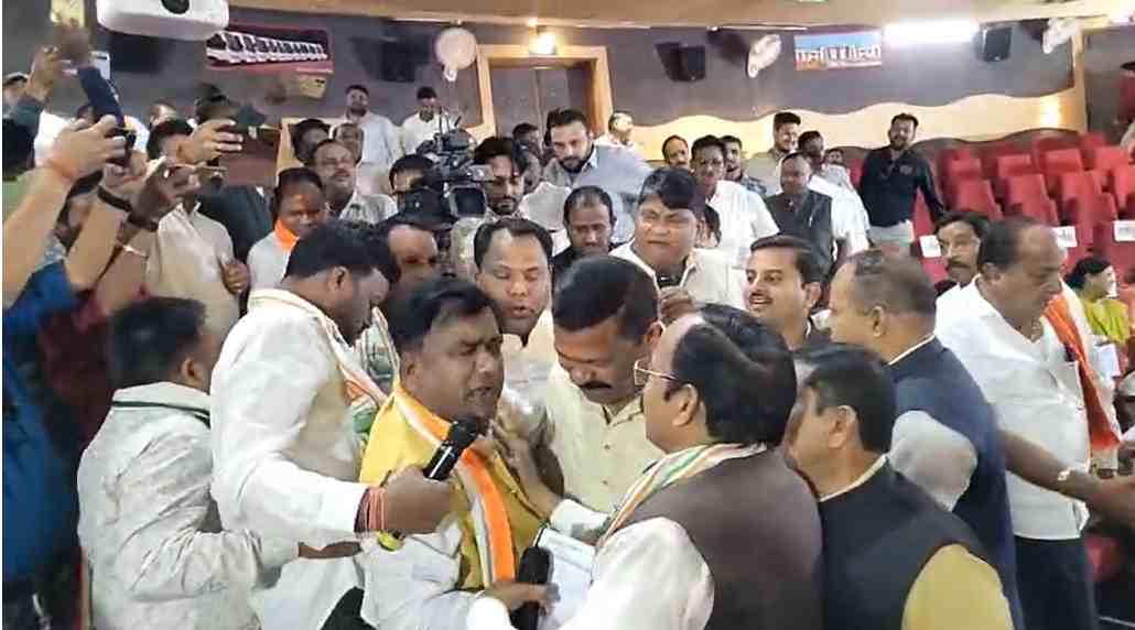 सदन में ‘घेराबंदी’! 175 बेजा कब्जों पर बवाल, निगम की सामान्य सभा ठप… गेट पर धरने पर बैठे पार्षद