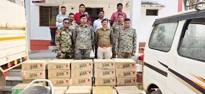दंतेवाड़ा में अवैध शराब का बड़ा नेटवर्क पकड़ा गया, पुलिस ने 3 लाख रुपये मूल्य की अंग्रेजी शराब बरामद की, आरोपी फरार दंतेवाड़ा में अवैध शराब का बड़ा नेटवर्क पकड़ा गया, पुलिस ने 3 लाख रुपये मूल्य की अंग्रेजी शराब बरामद की, आरोपी फरार