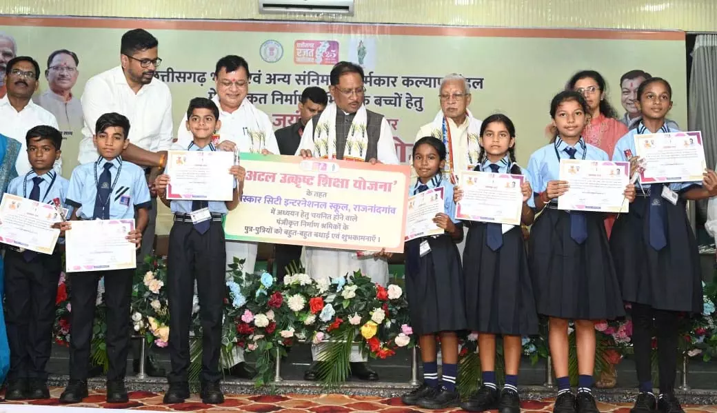 मजदूर की झोपड़ी से सपनों का महल तक — जगदलपुर की डिंपल ने रच दी ऐसी कहानी, जिसे सुन भावुक हो जाएंगे आप
