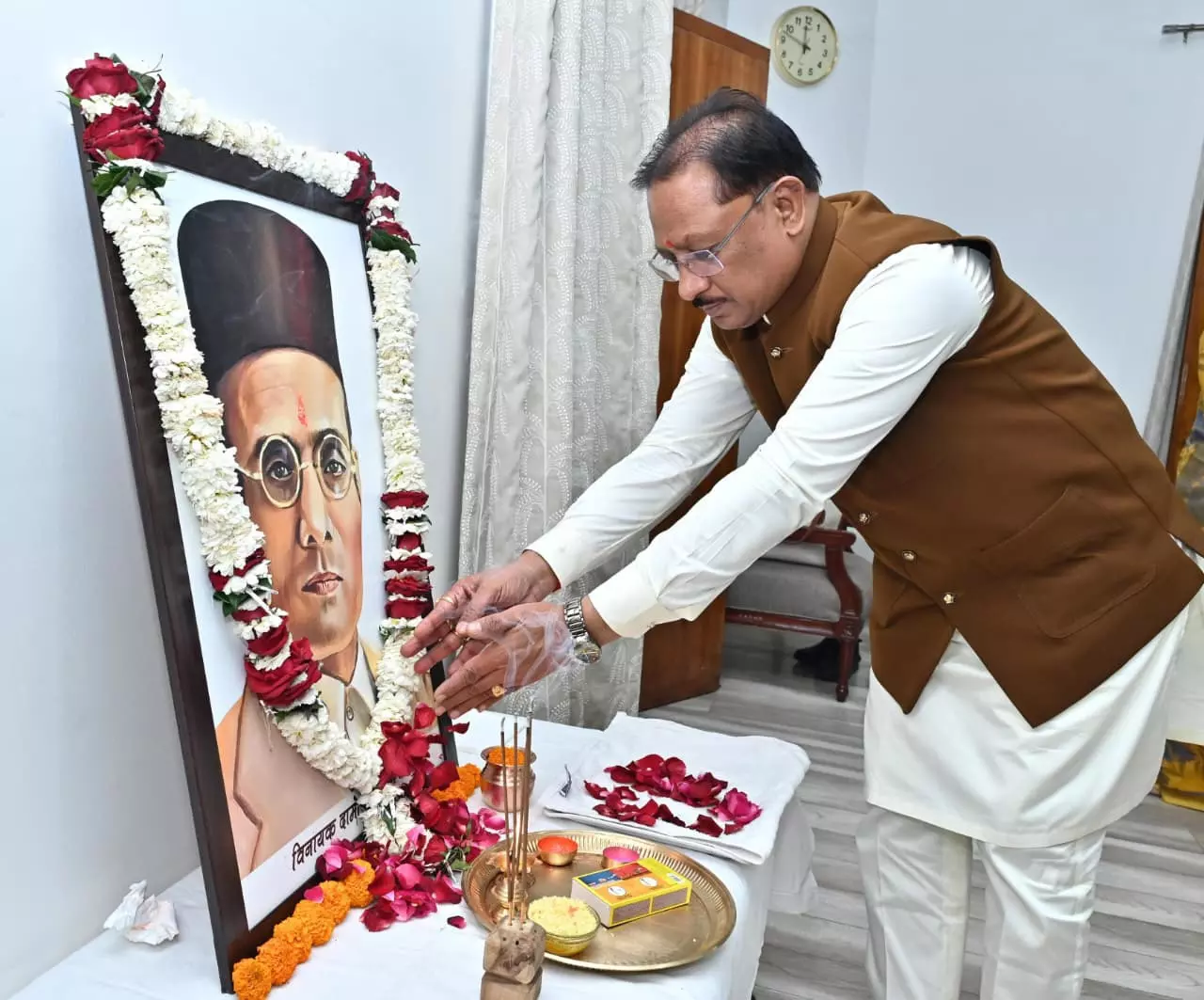 कालापानी की यातनाएं भी नहीं तोड़ सकीं उनका हौसला — पुण्यतिथि पर CM साय ने किया वीर सावरकर को नमन
