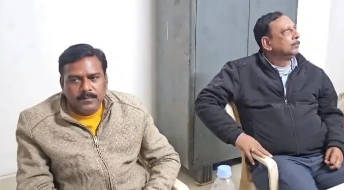 फाइल के पीछे छुपा था रिश्वत का खेल… जैसे ही खुले नोट, वैसे ही टूट पड़ी ACB..कमिश्नर–क्लर्क की जोड़ी रंगे हाथों बेनकाब…