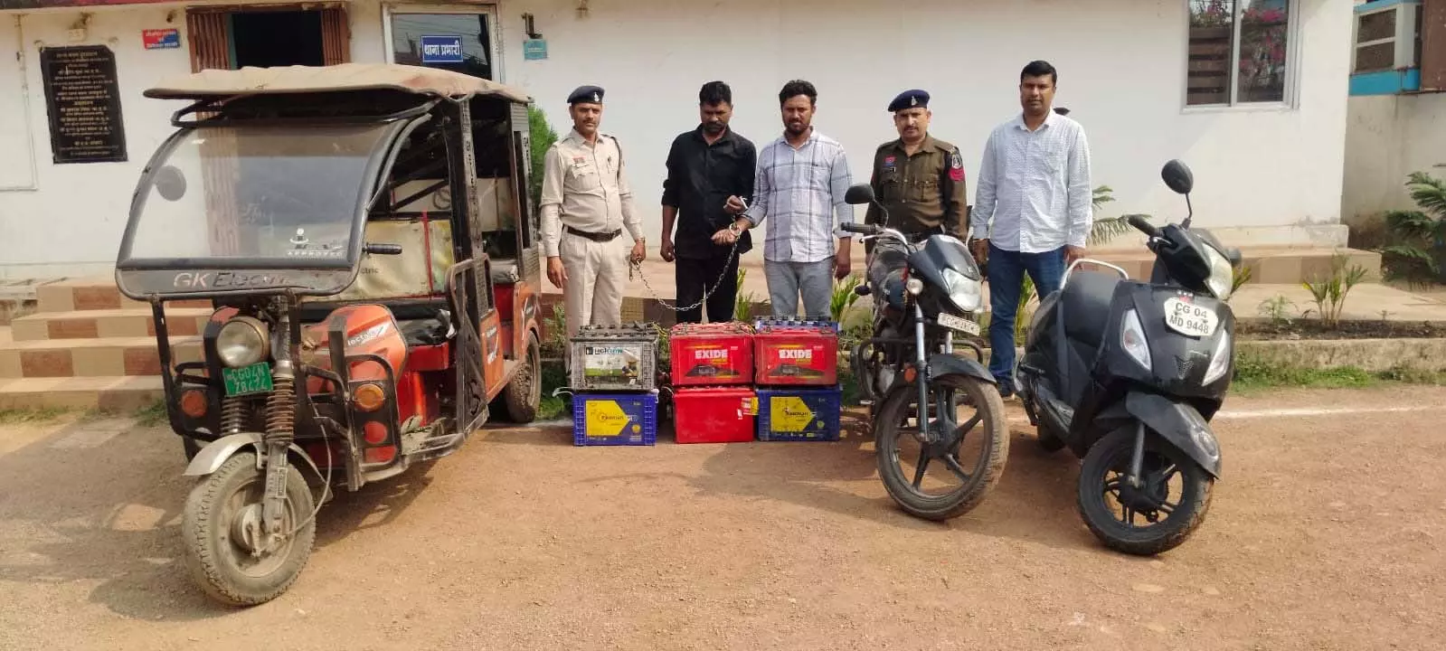 रायपुर में ई-रिक्शा चोरों का काला खेल उजागर! रात के सन्नाटे में उड़ रहीं थीं बैटरियाँ… CCTV ने खोला राज, अंतर्राज्यीय गिरोह धराया