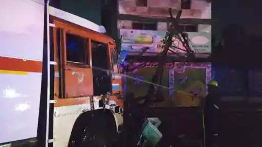2:20 बजे अगर फट जाता बारूद…” भिलाई-3 में बारूद से भरा ट्रक ट्रांसफार्मर से टकराया, फिर लगी आग