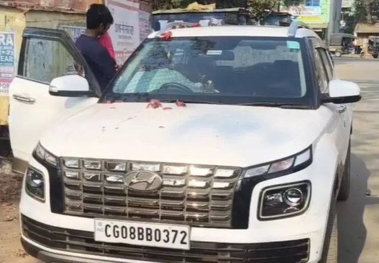 जगदलपुर: कार के अंदर मिला अफसर का शव… रात की आखिरी कॉल के बाद क्या हुआ ऐसा?