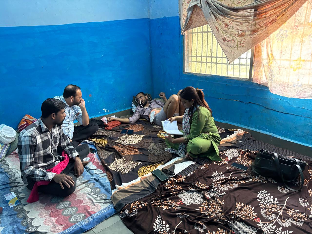 आम आदमी पार्टी के नेतागण प्रियंका शुक्ला एवं इमरान खान अपनी टीम के साथ दो दिन तक राजिम के दुत्काईया गांव की हिंसा के पीड़ित परिवारों से मिले।